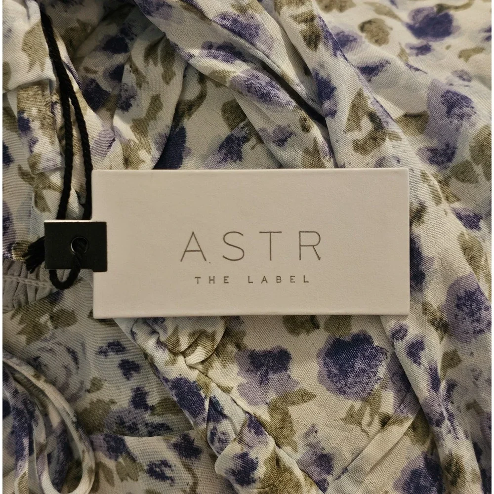 ASTR The Label Tivera Puff Long‎ Sleeve Top Size Large Floral Tie Front